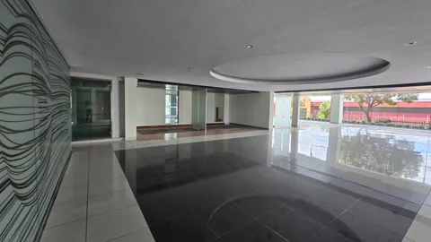 Monument Toyota - Cnr Hendrik Potgieter and Rhinoceros Road, Weltevreden Park - Ex Lexus dealership - 3621m8 - Showr (8)